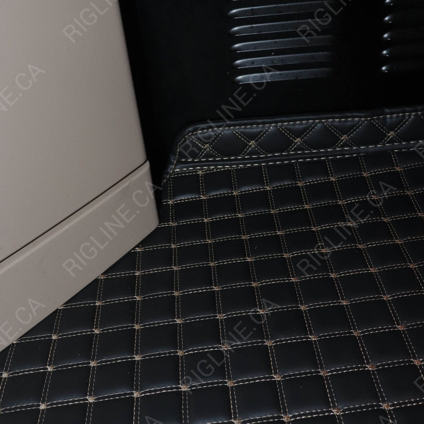 Kenworth T680 Automatic Floor Mats 2019-2025