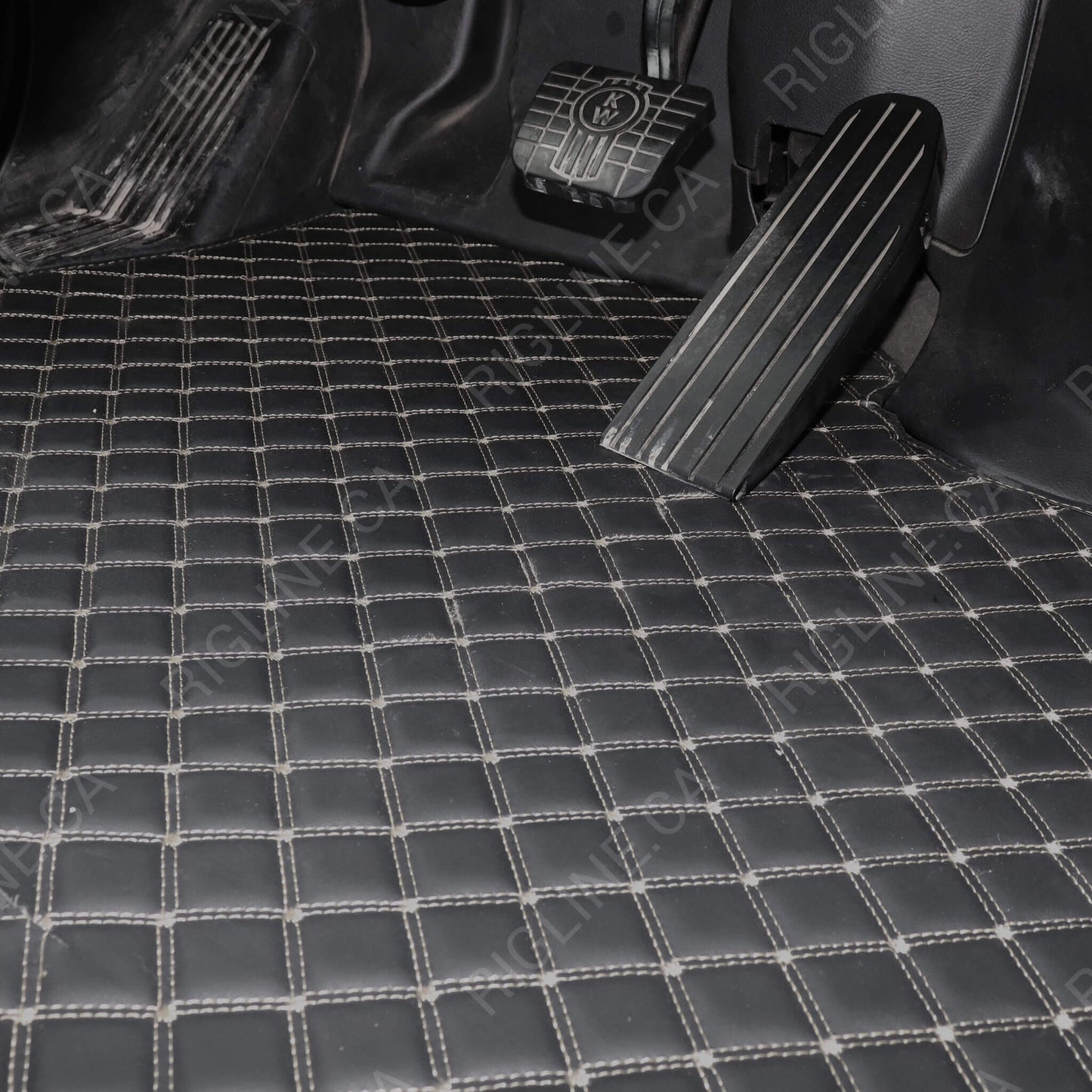 Kenworth T680 Automatic Floor Mats 2019-2025