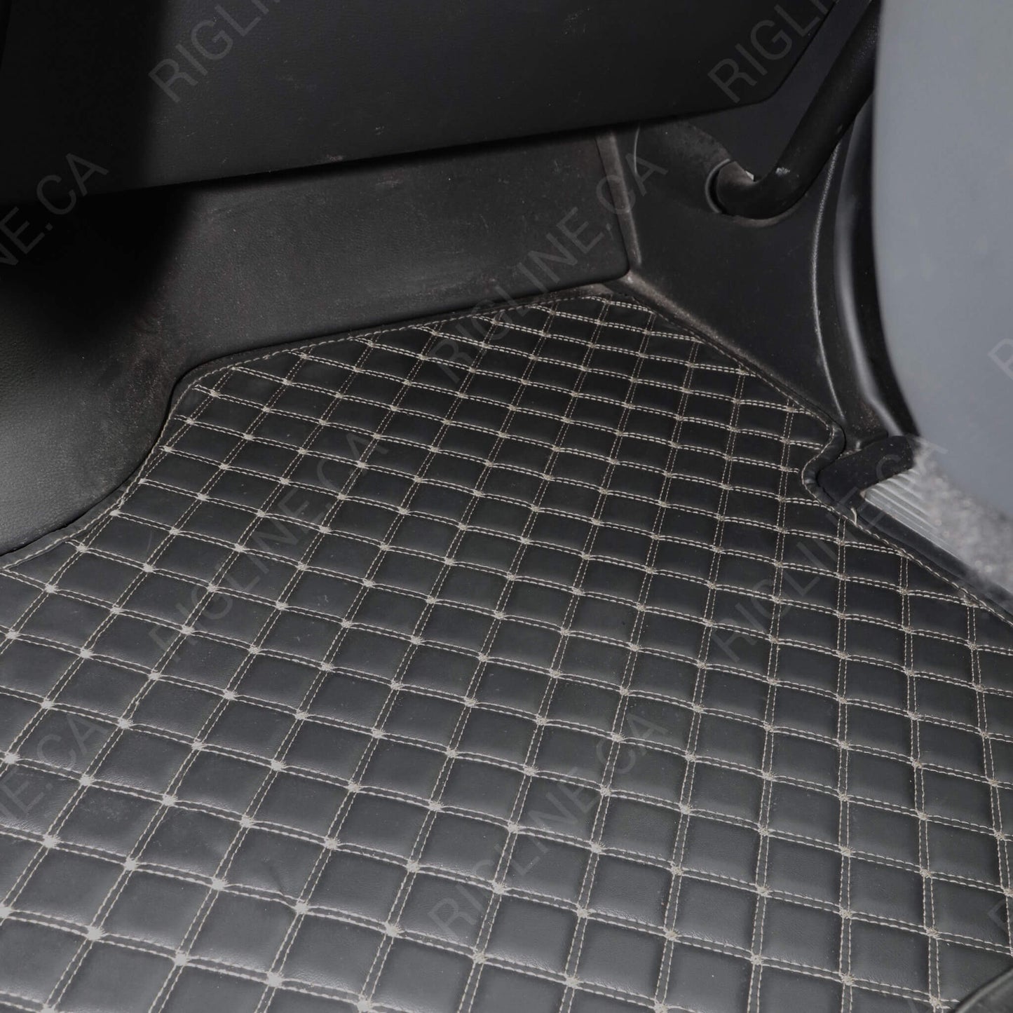 Kenworth T680 Automatic Floor Mats 2019-2025