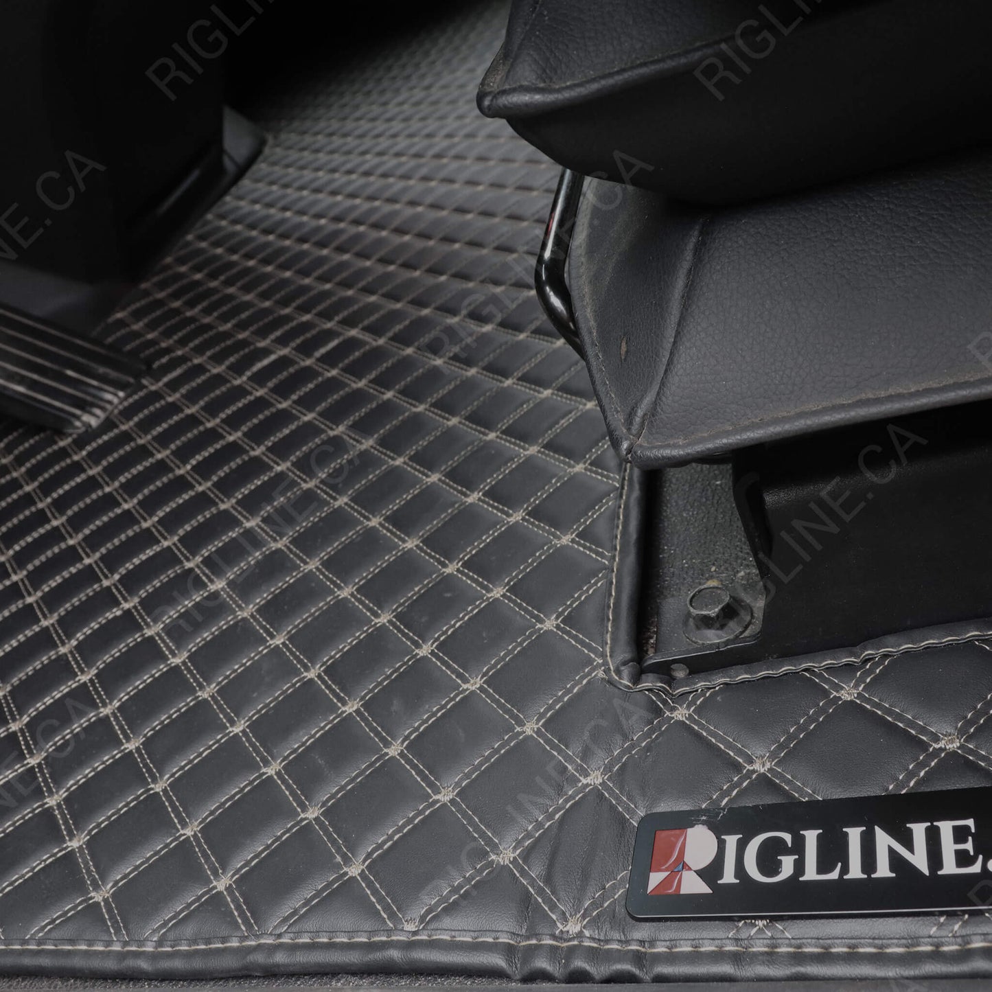 Kenworth T680 Automatic Floor Mats 2019-2025