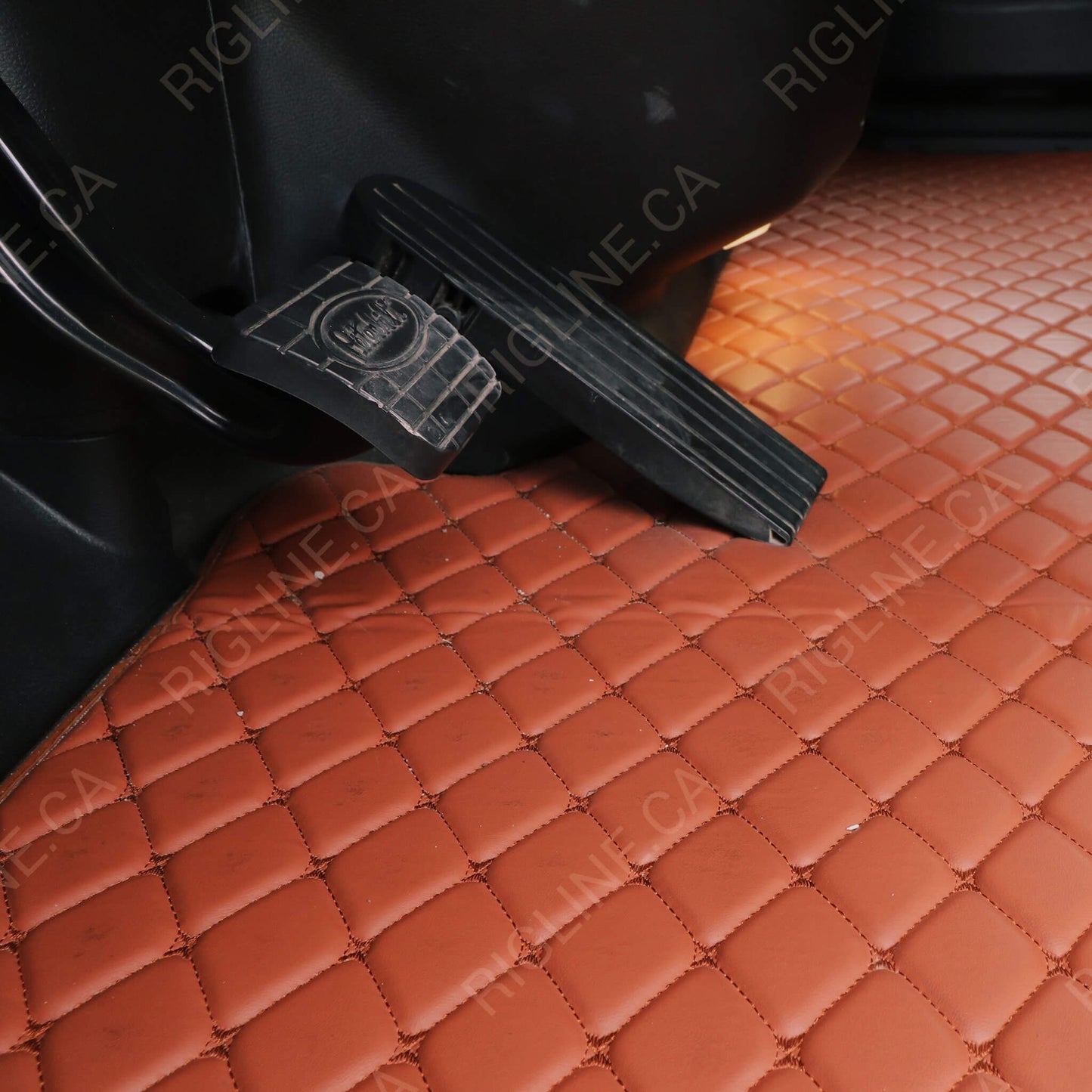 Peterbilt 579 Floor Mats 2019-2025
